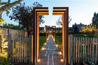 Hertfordshire Walled Garden, Award Winning Garden Design by Aralia. Photo: Copyright Richard Bloom