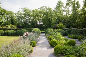 Barefoot garden, Rock
- Herb garden walk