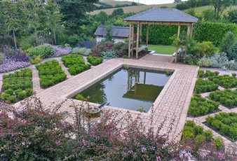 Alhambra inspired garden 