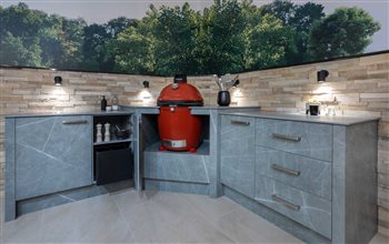 KonigOutdoor kitchen island in Neolith Zaha Silk