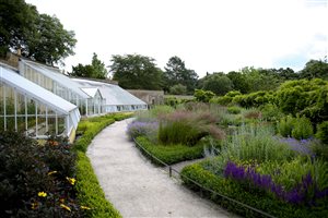 Lulu Urquhart & Adam Hunt - The Walled Kitchen Garden Fulham Place (1)