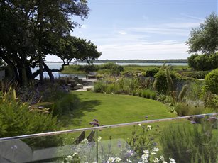SGD Awards Winner Small Residential 2017
SGE Awards Finalist Hardscape 2017