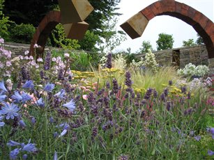 SHOW GARDEN