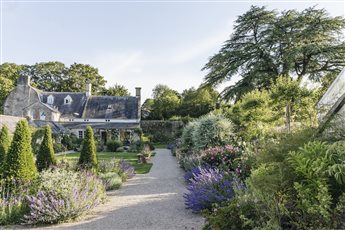 Kitchen Courtyard, Batcombe House-home of designer Libby Russell. Photo Eva Nemeth