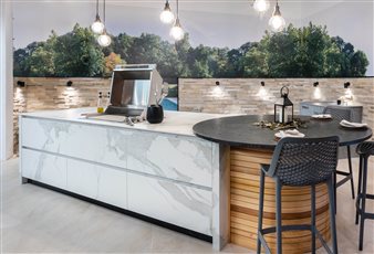 KonigOutdoor kitchen island in Neolith Estatuario