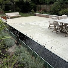 The Rill Amaya can be made to any size as a stand alone feature or more integrated, offering a focal point whilst at the same time segregating a planting area to a patio.