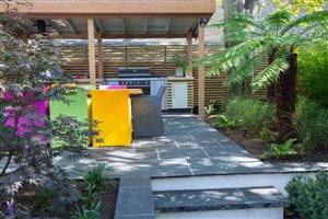 Sue Townsend - Contemporary Curved Courtyard (2)