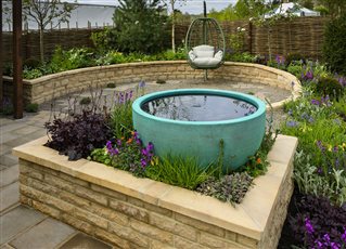Bespoke pergola design for a small courtyard garden, with bubbling water feature by Urbis Design, Yorkshire.  Curved walling based on the Fibonacci sequence.
Award winning show garden - Best in Show - Premier Gold.  Harrogate Spring Show
