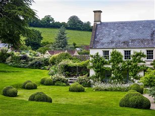 The wildflower platt, Batcombe House, Somerset-home of designer Libby Russell.  Image Jason Ingram