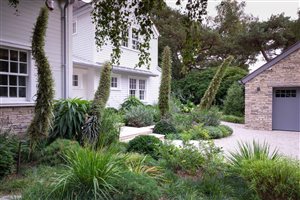 Helen Elks-Smith FSGLD - Canford Cliffs, Poole. Photograph © Richard Bloom.