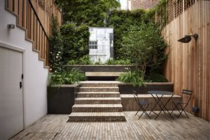 Gavin McWilliam MSGD & Andrew Wilson FSGD - Kensington Courtyard - Image Alister Thorpe