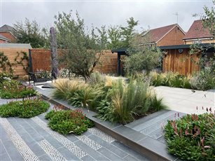 A contemporary garden, blending a new build property with a garden studio and garden area into one contemporary living space.
Winner of a Design Excellence Award from BALI (2024).
 
