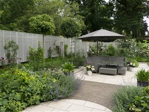 Surrey Romantic garden for entertaining