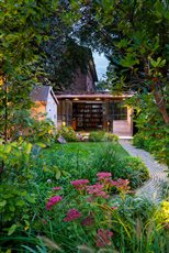 An escape at the end of the garden.

Photographer: Joanna Kossak