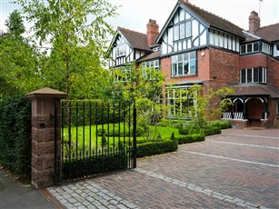 Private Residence Hale, frontage design