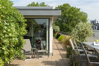 Hyde Park penthouse roof garden with high bar table