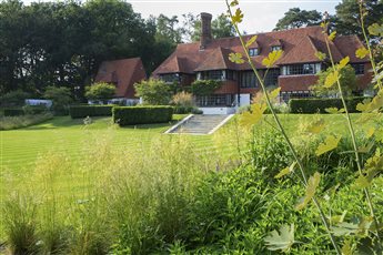 Lake House, Surrey garden