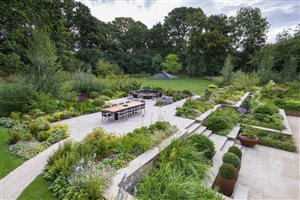 Helen Elks-Smith MSGD - Lymington Garden - Photo Richard Bloom