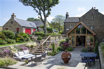 A sunken garden was created adjacent to the new sun room on the clients' Grade II listed Derbyshire farmhouse. Extensive excavations required the construction of stone retaining walls and planting terraces.