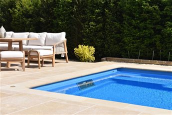 Luxury Poolside Garden Transformation
Products used: Kebur Sinai Pearl Tumbled and Etched Egyptian Limestone Paving, Sinai Pearl Tumbled and Etched Egyptian Limestone Steps, Bespoke Bullnosed Copings