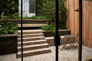 Gavin McWilliam MSGD & Andrew Wilson FSGD - Kensington Courtyard - Image Alister Thorpe