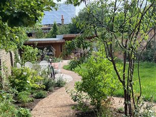 New garden and studio for Chiswick mansion