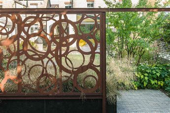 Central Cambridge Family Garden

Porcelain Terraces, Lawn, Corten steel screen and bespoke play area.