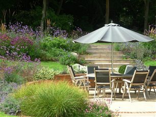 Outdoor dining terrace, Chiltern Hills, Hertfordshire.
Designed by James Scott and built by The Garden Company.