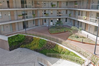 Impressive green facades in the luxurious nature-inclusive apartment complex Prinsenpark