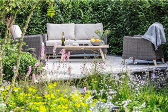 A Place to Meet at Hampton Court Garden Festival 2019 - RHS Silver medal (Kebur constructed this garden with APL, designed by Cherry Carmen)
Products: Kebur Black Granite Paving, Pearl White Sandstone Paving