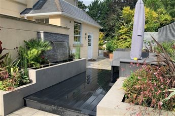 Contemporary Courtyard garden (designed by Antony Lionel Garden Design)
Products: Kebur Urban Great Grey Styleclad and Quartz Steel porcelain cladding, Kebur Charm Grey Pro Porcelain and SAiGE composite decking in Charcoal and Grey 