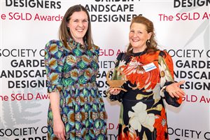SGLD Awards 2026 People’s Choice Award winner Fi Boyle MSGLD with Clare Foggett representing The English Garden