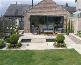 Country garden
Pond & terrace