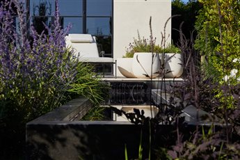 A contemporary haven in London for relaxing and entertaining