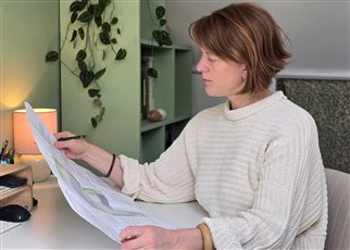lucy conochie in her studio