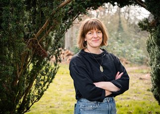 lucy conochie profile under the yew hedge