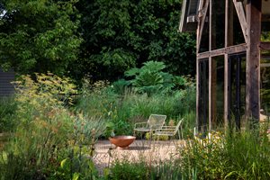 Miria Harris MSGLD - Modern Crafted Garden. Photograph © Rachel Warne