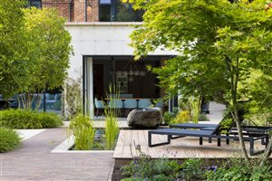 Rosemary Coldstream MSGLD & Affiliate Business Partner Landesigns - Down to the River.  Photograph © Richard Bloom