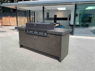 KonigOutdoor kitchen in Neolith Calatorao