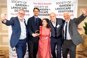 SGLD Awards 2026 Judges’ Award winner Adolfo Harrison MSGLD with sponsor Creepers Nursery and Main Awards head judge Richard Sneesby FLI