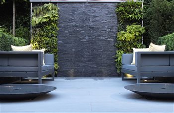 Viburnum Gate, Radlett, Award Winning Garden Design by Aralia. Photo: Copyright Aralia