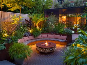 One of a kind entertaining oasis in a corner of Highbury.

Photographer: Joanna Kossak