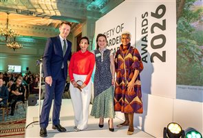 SGLD Awards 2026 Large Residential Landscapes & Gardens winner Miria Harris MSGLD with sponsor Stoneworld