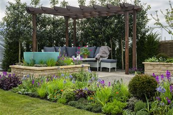 Bespoke pergola design for a small courtyard garden, with bubbling water feature by Urbis Design, Yorkshire.
Award winning show garden - Best in Show - Premier Gold.  Harrogate Spring Show