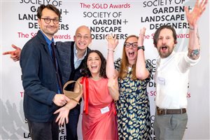 SGLD Awards 2026 Garden Jewel winner Adolfo Harrison MSGLD with sponsor Deepdale Trees