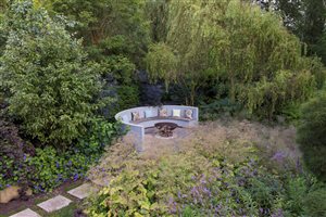 Rosemary Coldstream MSGLD & Affiliate Business Partner Landesigns - Down to the River.  Photograph © Richard Bloom