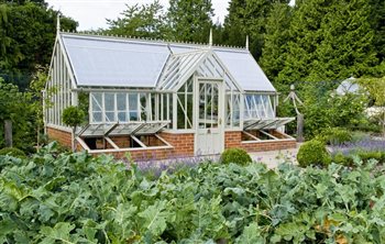 Surrey Serene - winner of the SGD Large Residential Garden Award 2017