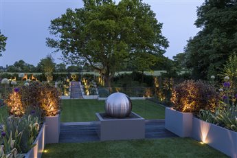Roof Garden at Dusk, Hertfordshire

Photo: © Anna Omiotek-Tott