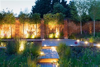 Hertfordshire Walled Garden, Award Winning Garden Design by Aralia. Photo: Copyright Richard Bloom