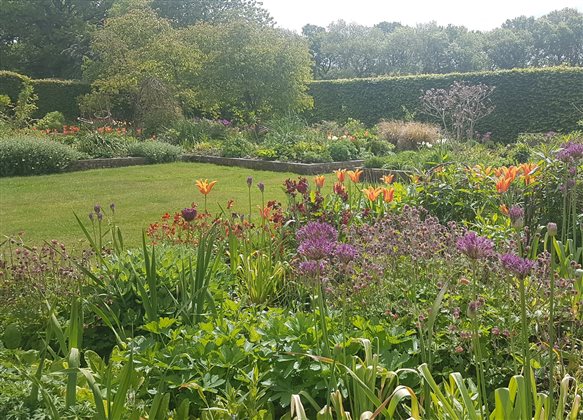 Making the Garden Live Longer with Anna Ribo - 14 May 2025